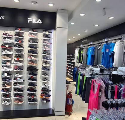 Espacio FILA en tienda multimarca
